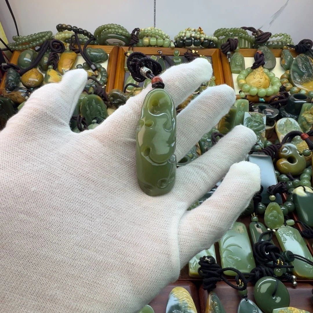 岫岩老玉（透闪石质玉）未镶嵌颈饰