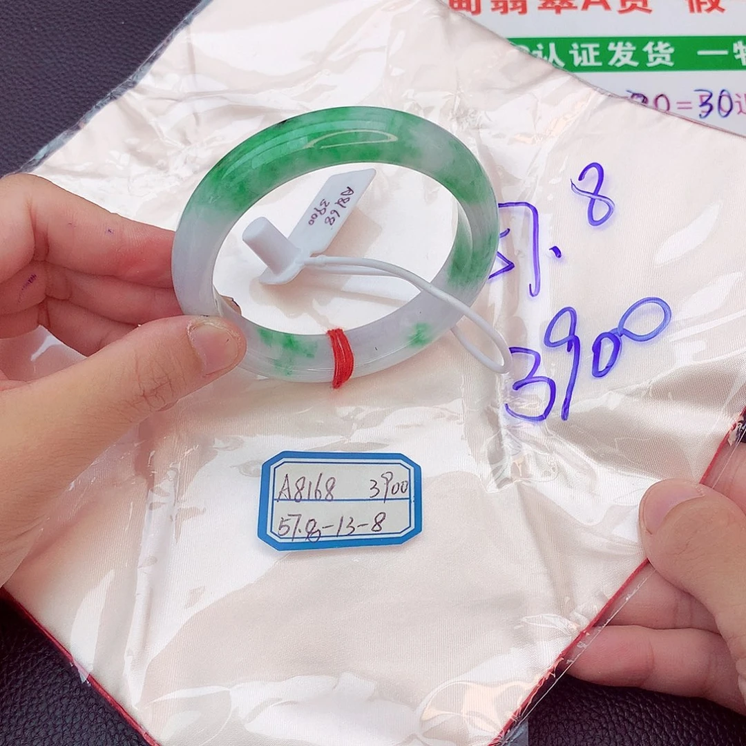 翡翠手镯未镶嵌翡翠