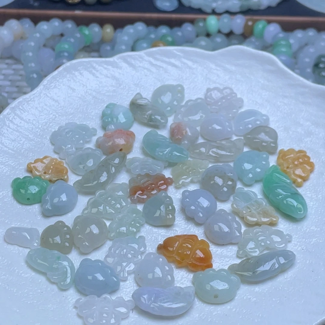 颈饰未镶嵌翡翠翡翠有瑕疵