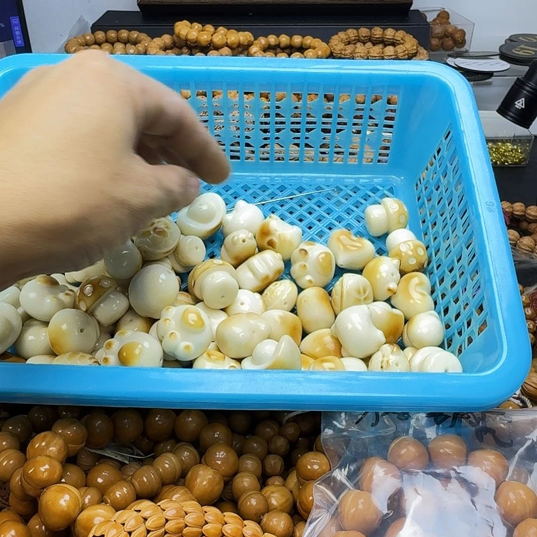 倔***驴猴头核桃手串象牙果桃心配饰两个