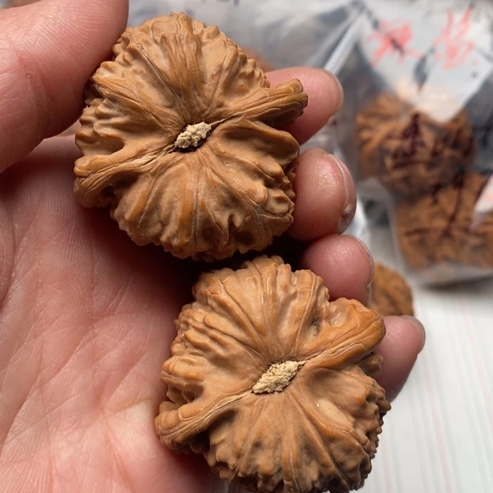 文玩核桃吊坠步*森42白狮子