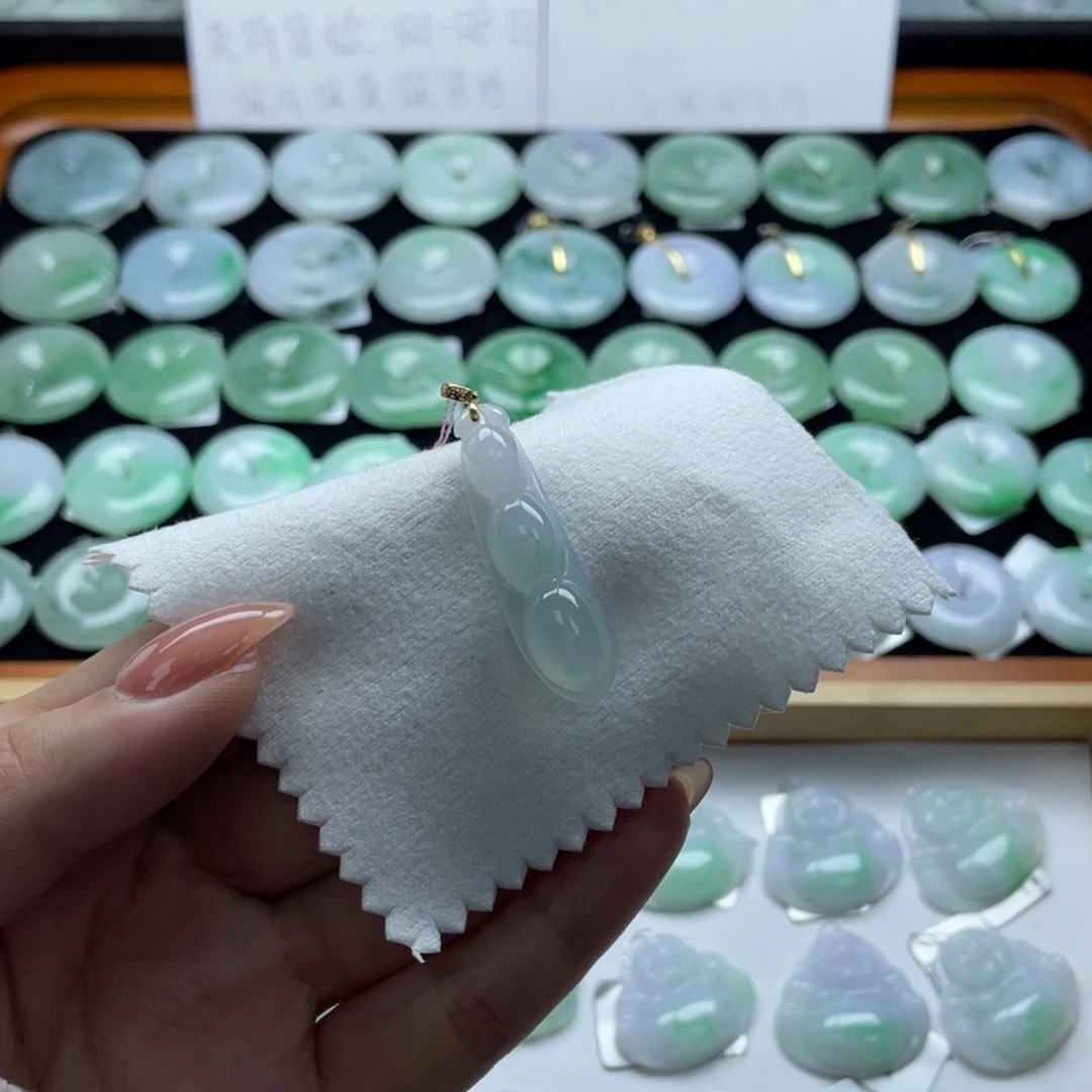 翡翠颈饰18K金镶嵌福豆