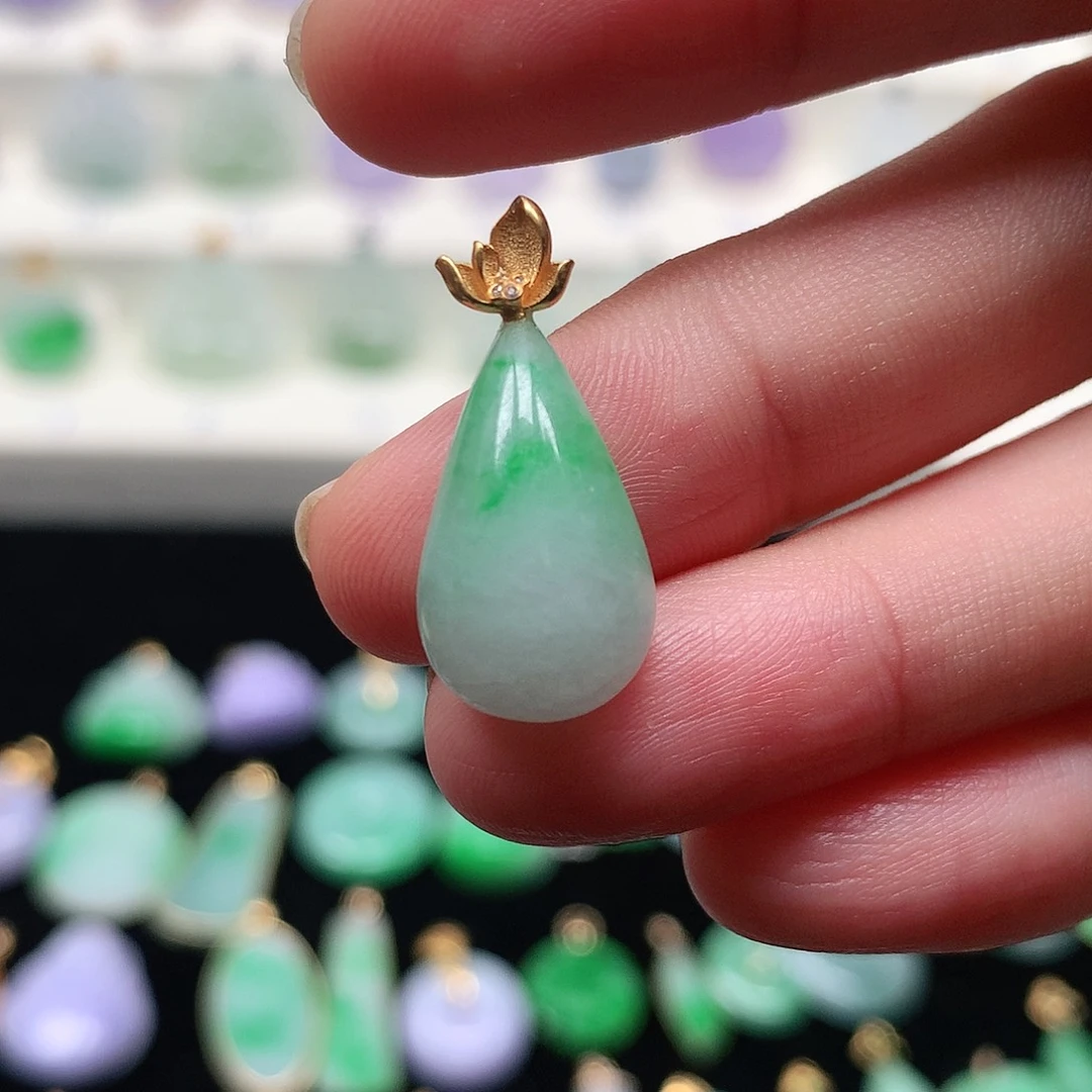 颈饰18K金镶嵌翡翠翡翠吊坠