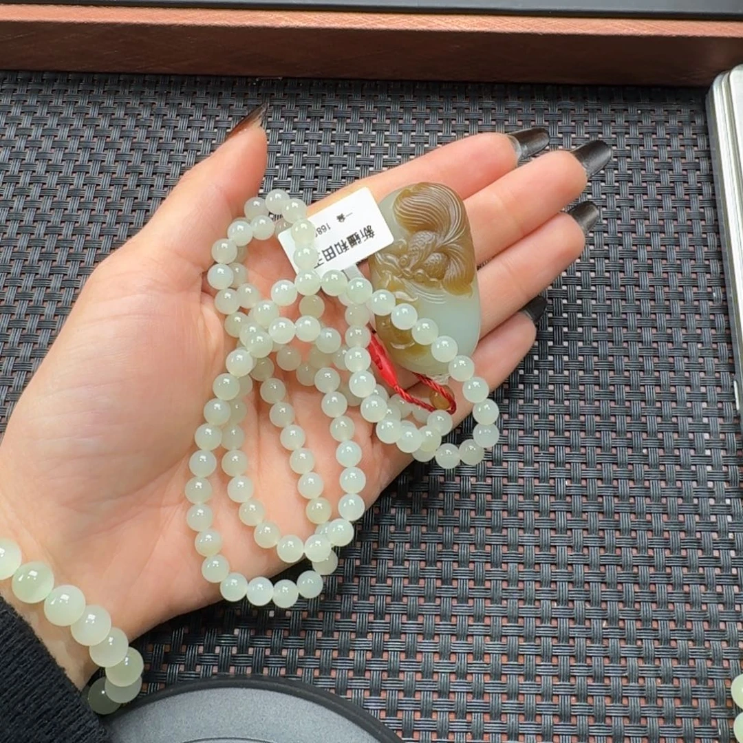 b***y和田玉（糖玉）未镶嵌颈饰