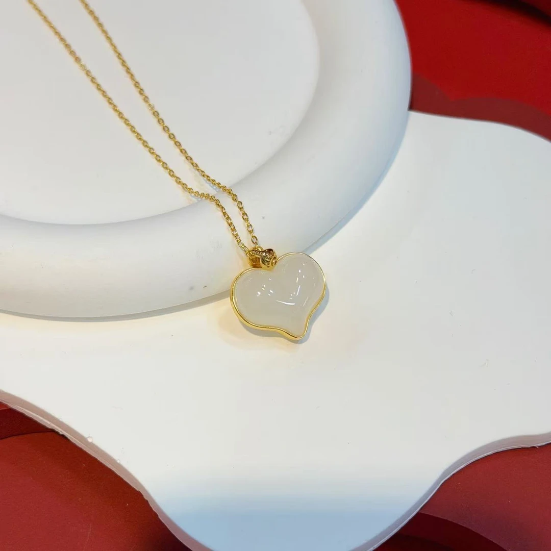 S925银镶嵌白玉屁桃爱心（不含链）HNZ13540