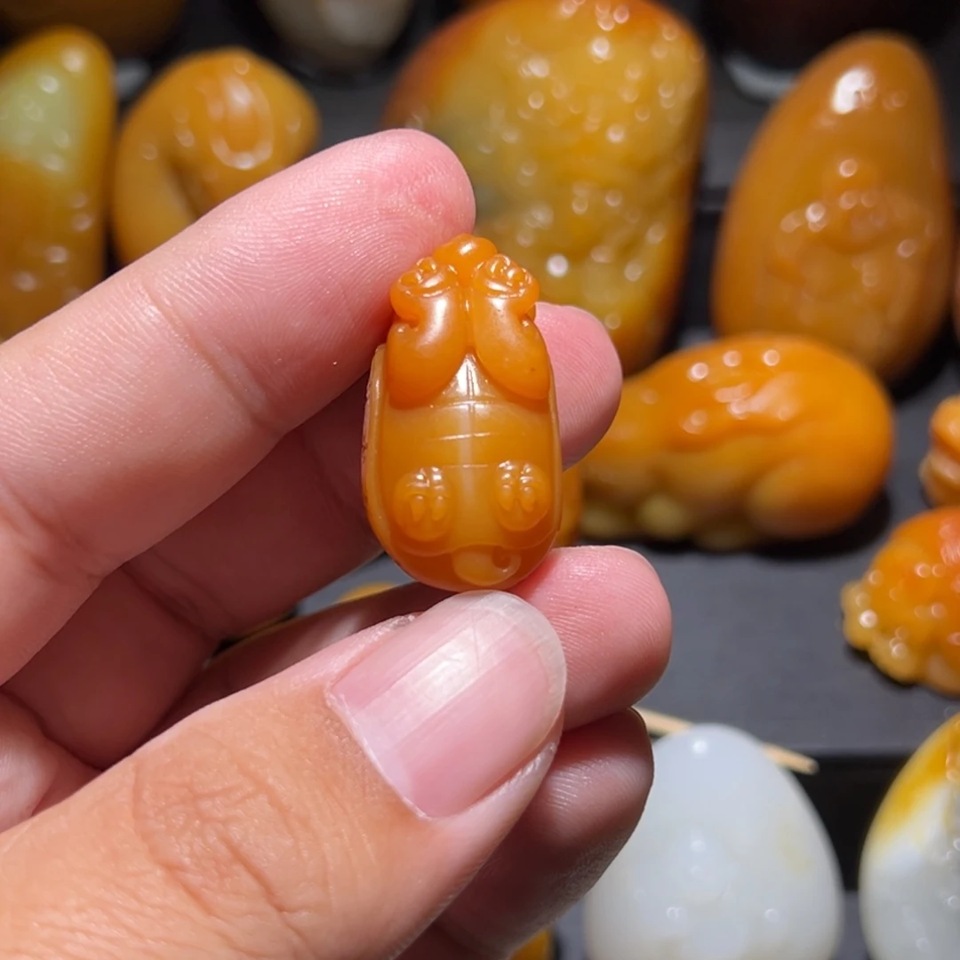 远***途和田玉未镶嵌颈饰