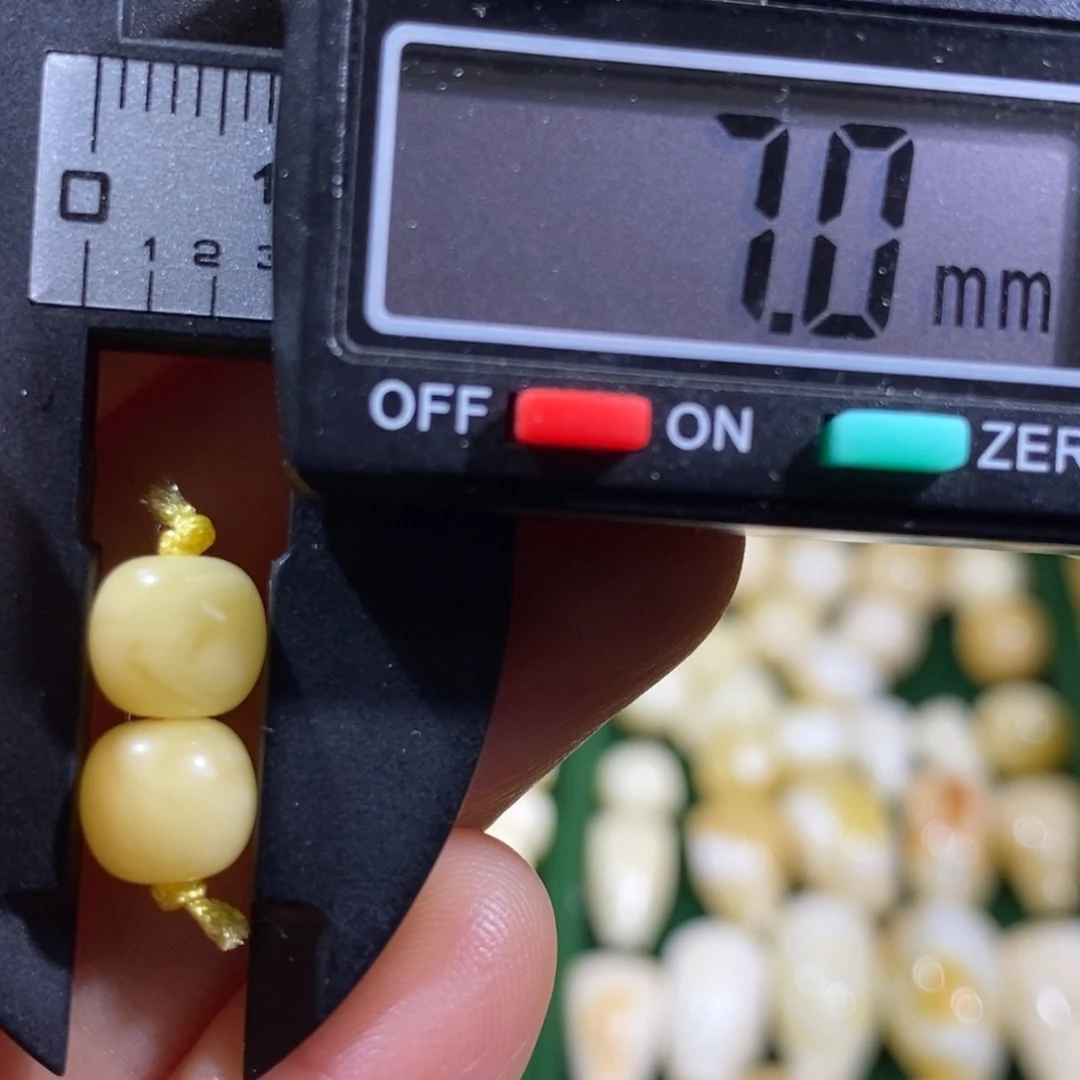 蜜蜡未镶嵌裸石配饰