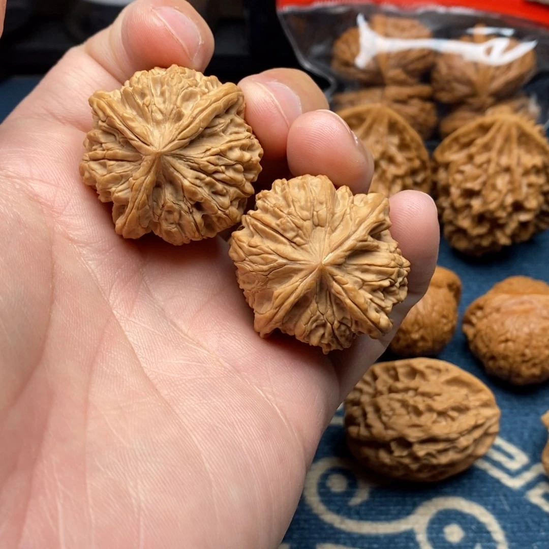 核桃把件L**C玉玺三棱