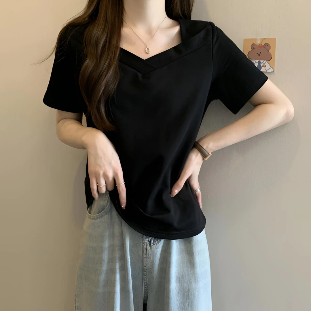 大码女装胖mm时尚百搭遮肉短袖t恤夏季新款小众设计感v领气质上衣