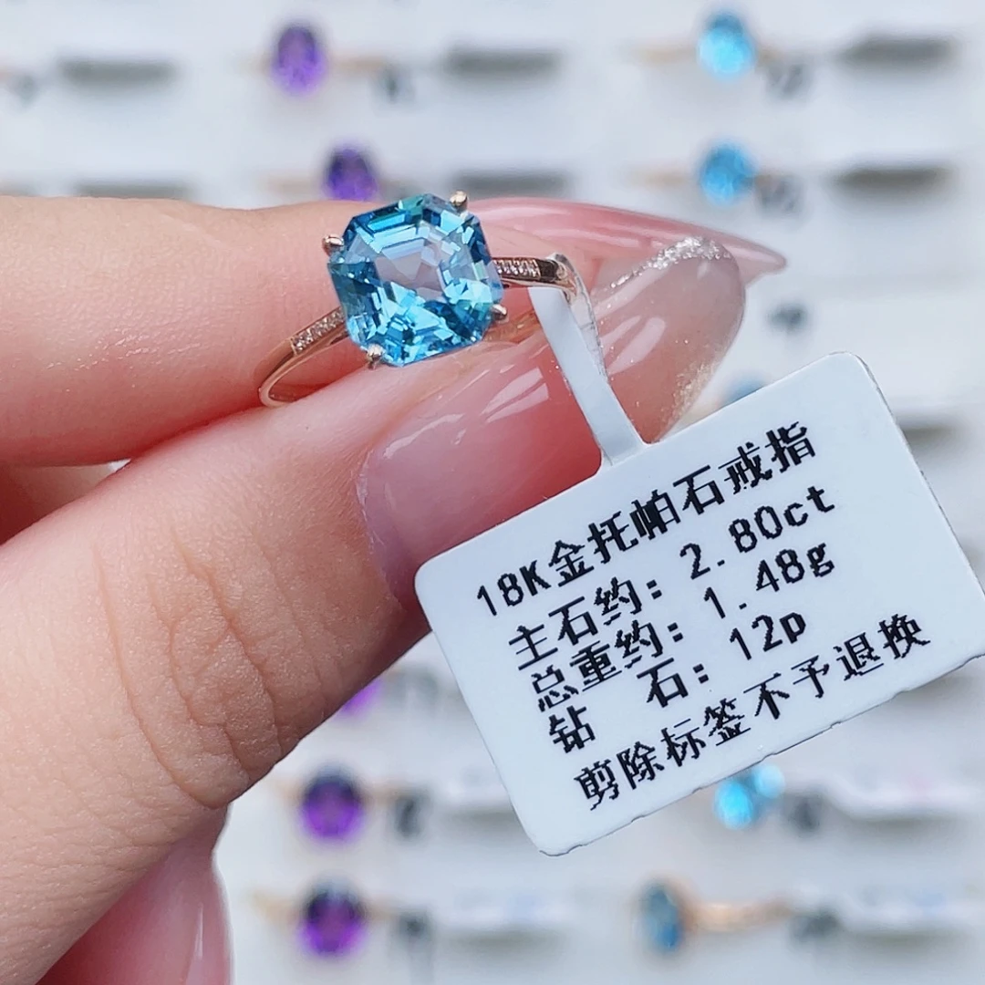 18K金镶嵌托帕石戒指