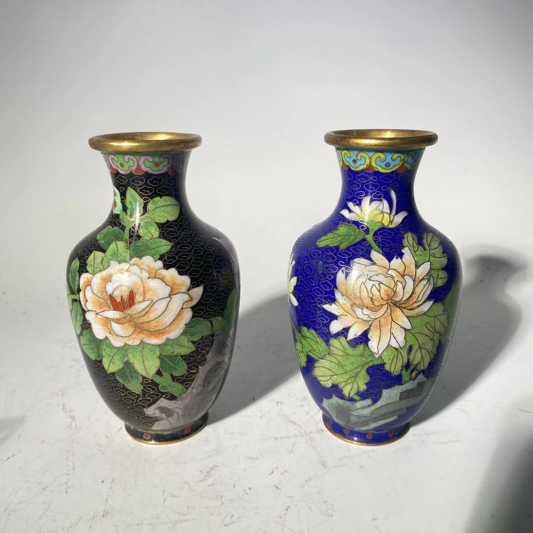 Q-A0928108 伍六七 铜胎掐丝珐琅瓶两只高15.8肚径8.4