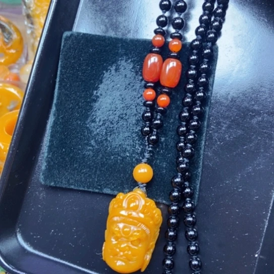 石英质玉(黄龙玉)未镶嵌颈饰