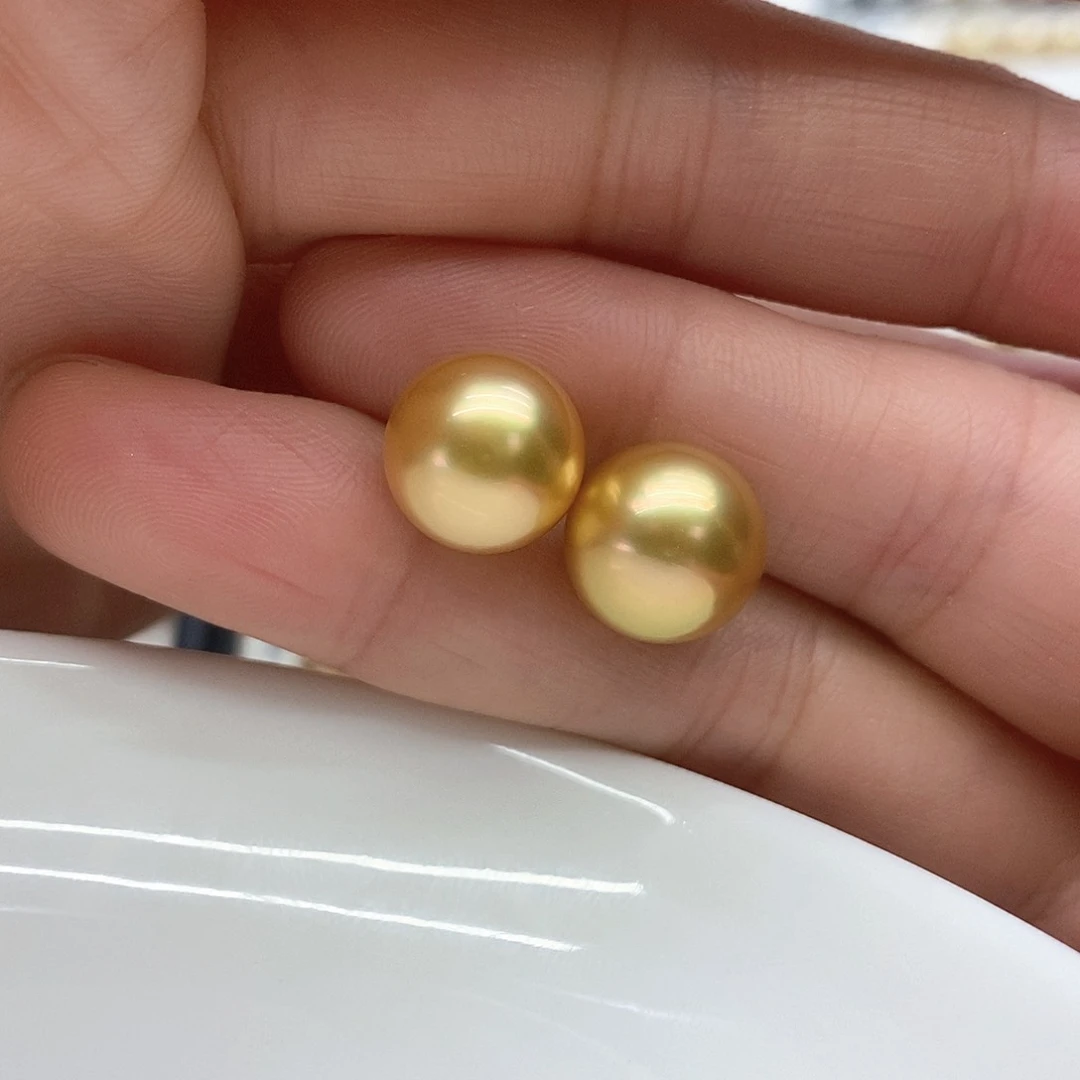 18K金镶嵌海水珍珠耳饰