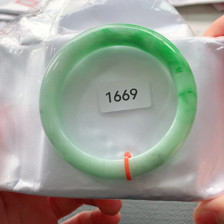 翡翠手镯未镶嵌天然翡翠手镯01