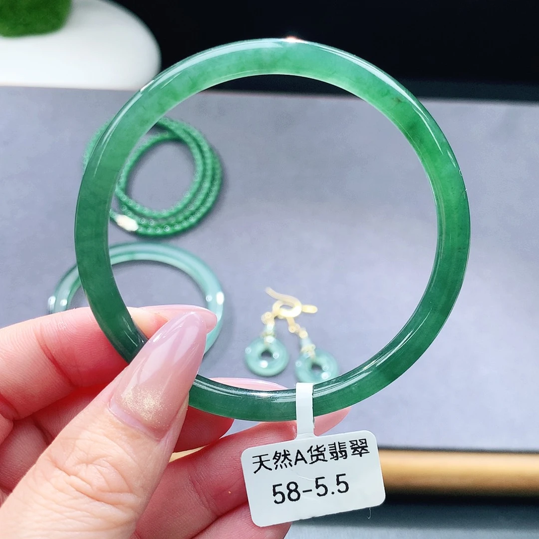 未镶嵌手镯（圆镯）翡翠