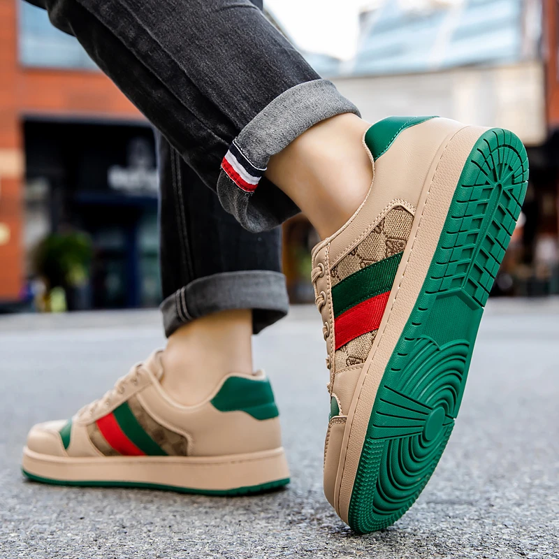 小蜜蜂板鞋男士轻便休闲百搭平底时尚潮款低帮板鞋透气软底运动鞋