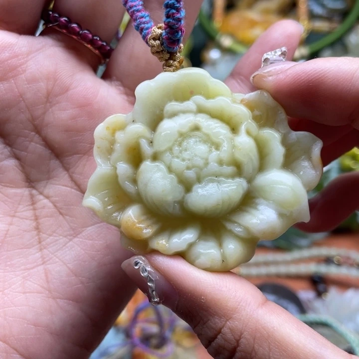 蛇纹石玉未镶嵌吊坠