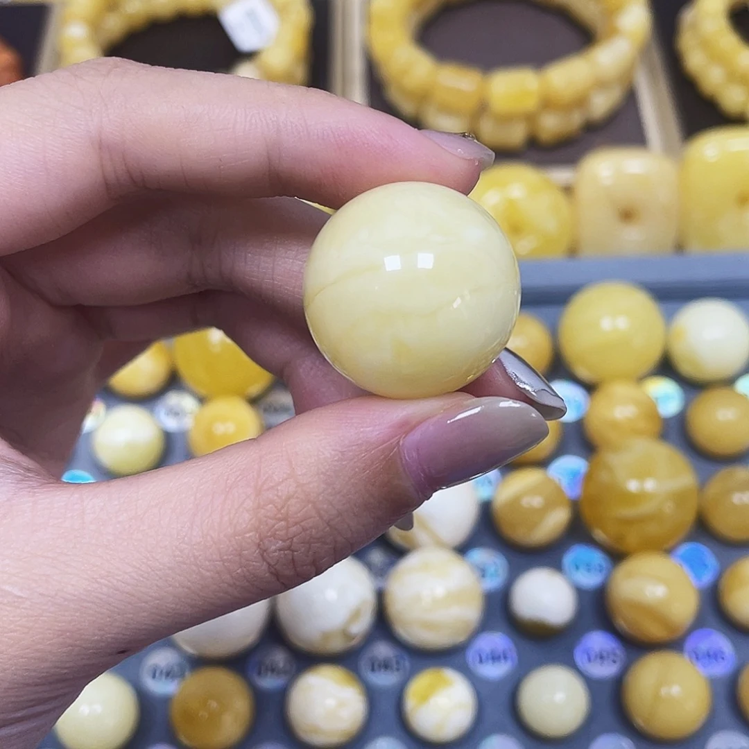 琥珀未镶嵌裸石23.3mm瑕 012