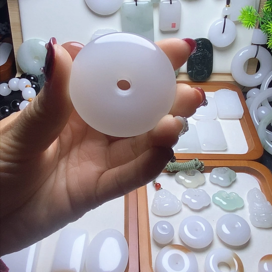 石英质玉（金丝玉）颈饰未镶嵌