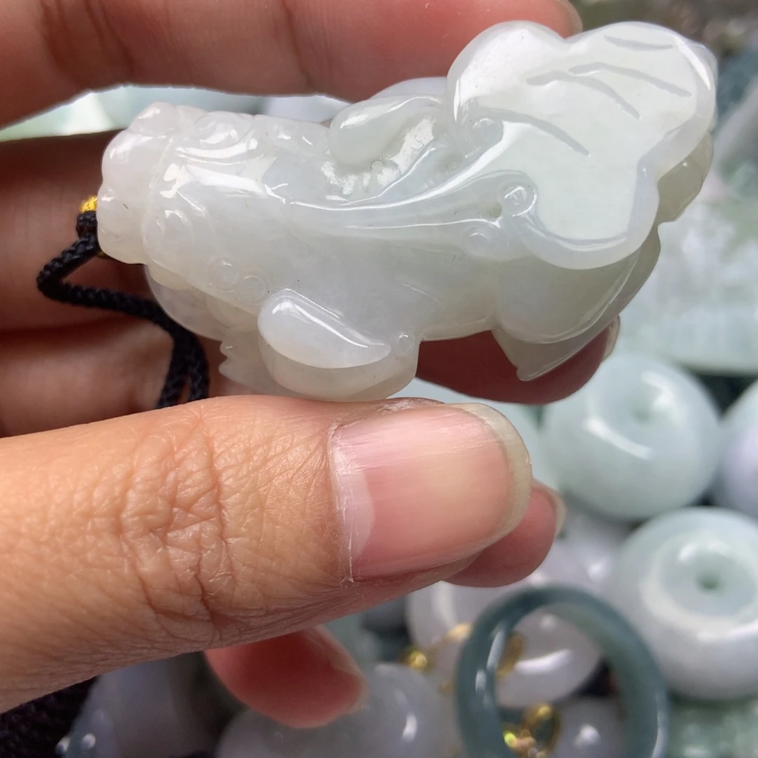 翡翠颈饰未镶嵌天然翡翠