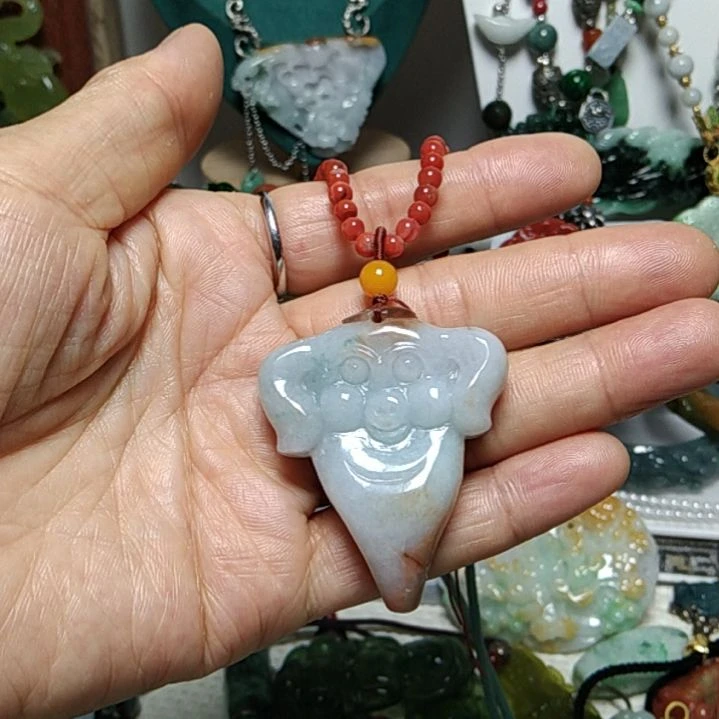 翡翠吊坠(赠链)未镶嵌