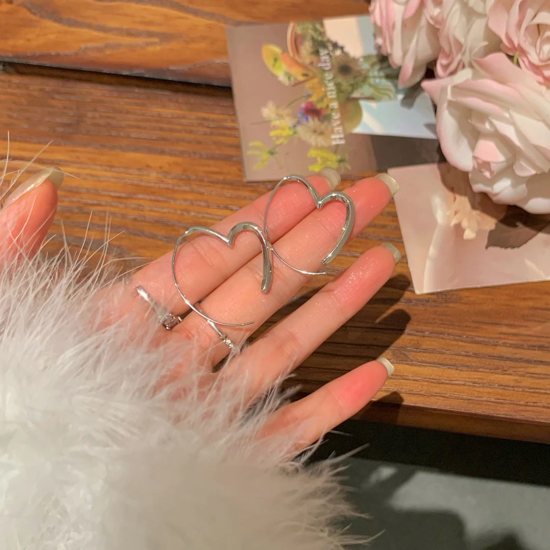 铜合金耳饰 Al6257简约冷淡风爱心耳环气质百搭小众设计感耳饰女