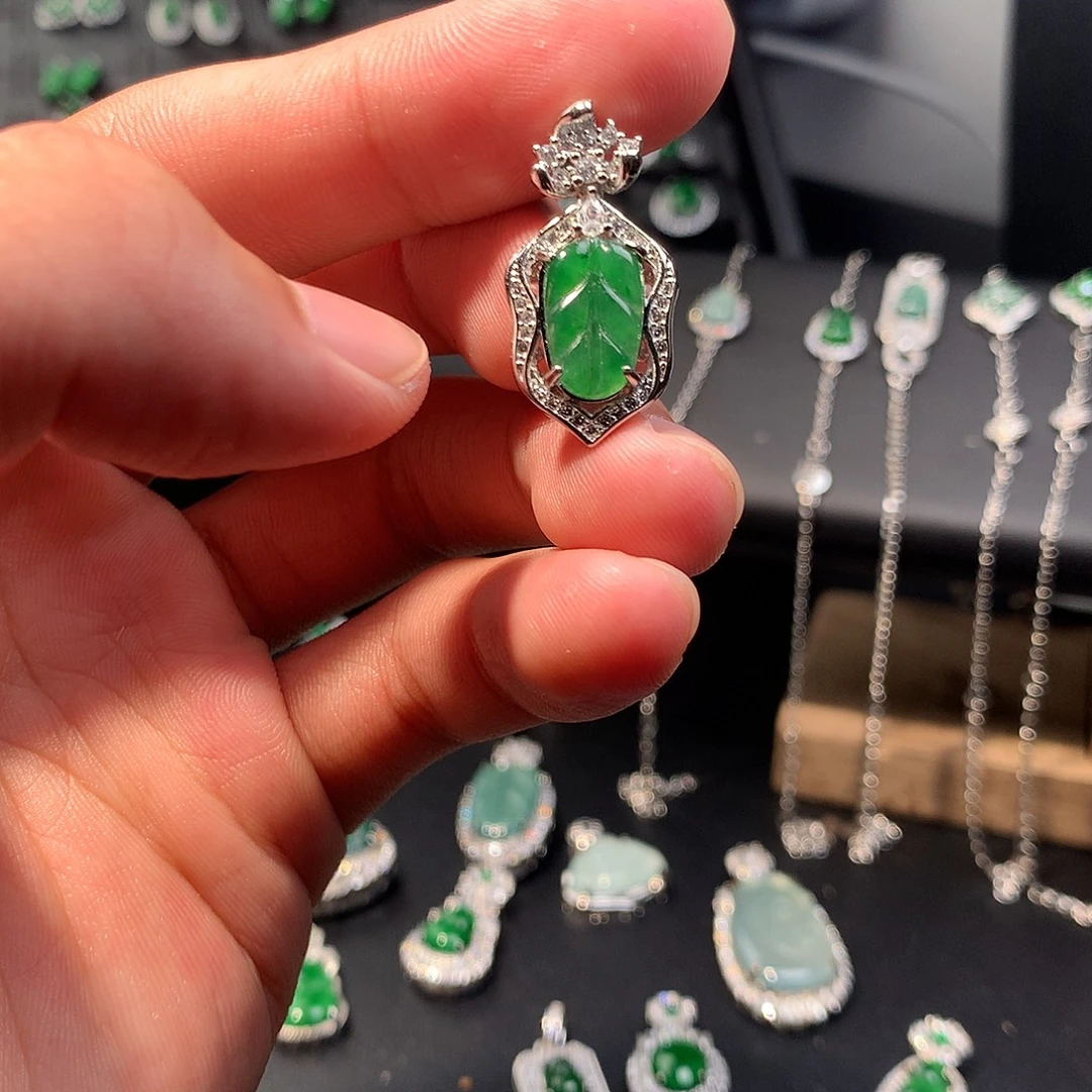 翡翠未镶嵌吊坠(不含链)