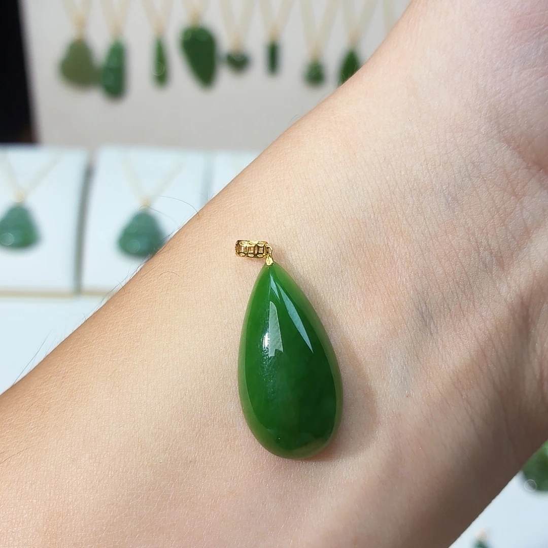 吊坠(赠链)18K金镶嵌和田玉（碧玉）