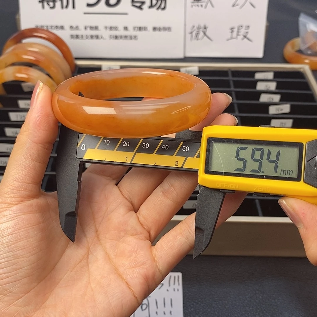 未镶嵌石英质玉（黄龙玉）手镯125号茄子山金沙老油红如血黄龙