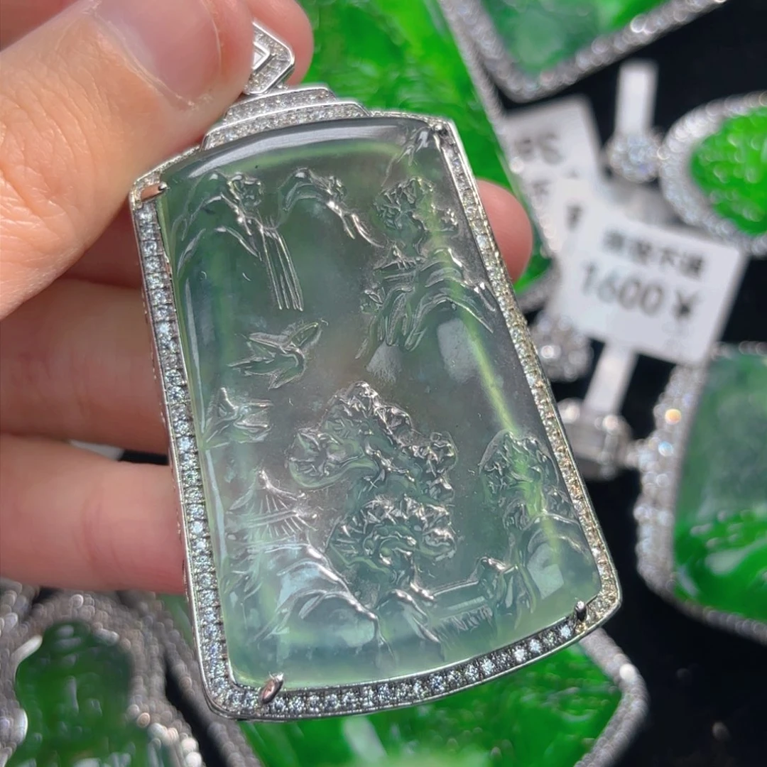 翡翠颈饰未镶嵌山水牌