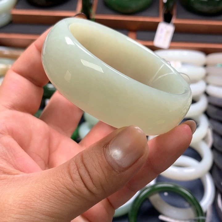 【闪购商品】未镶嵌手镯和田玉
