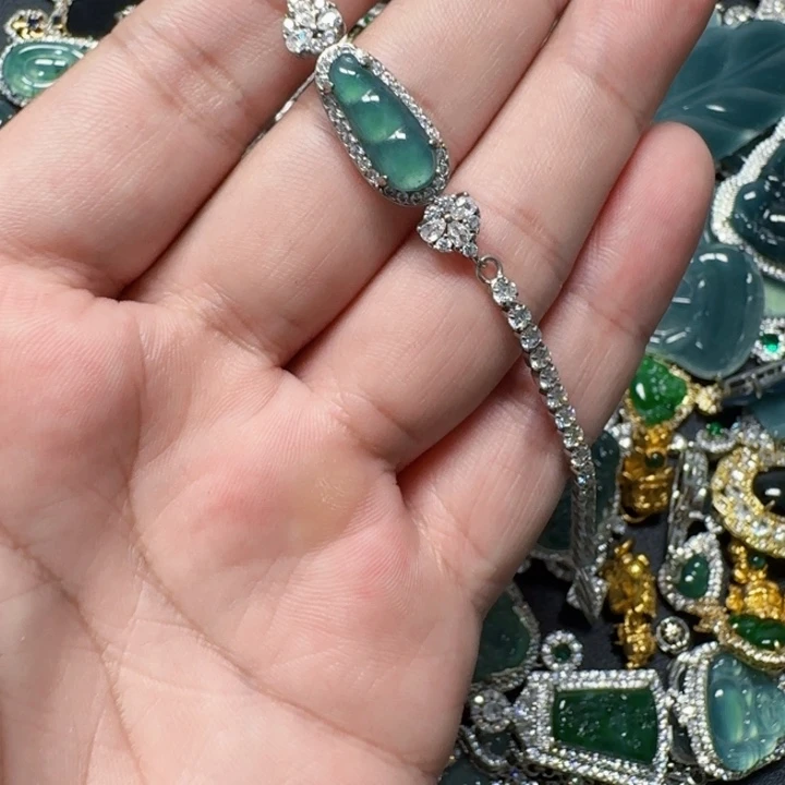 翡翠未镶嵌颈饰天然A货翡翠放漏