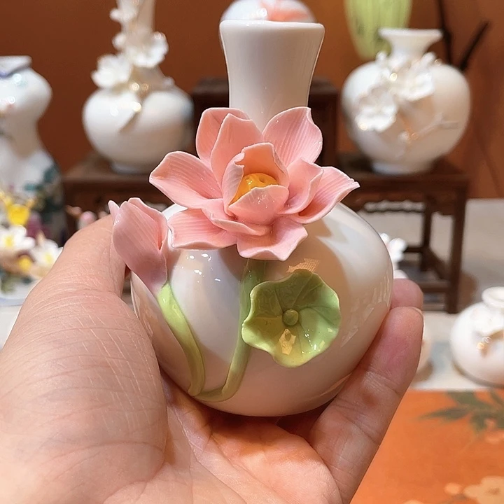 手工陶瓷精致摆件
