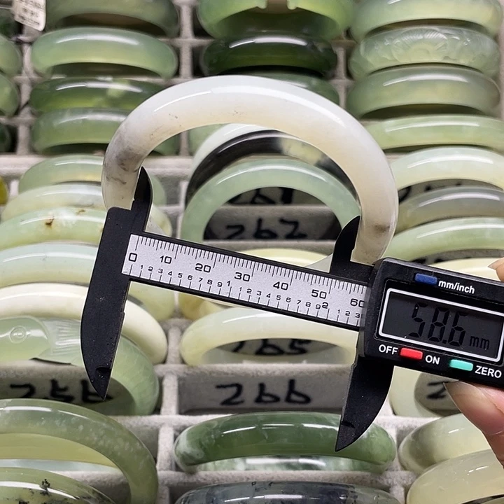 蛇纹石玉未镶嵌手镯266