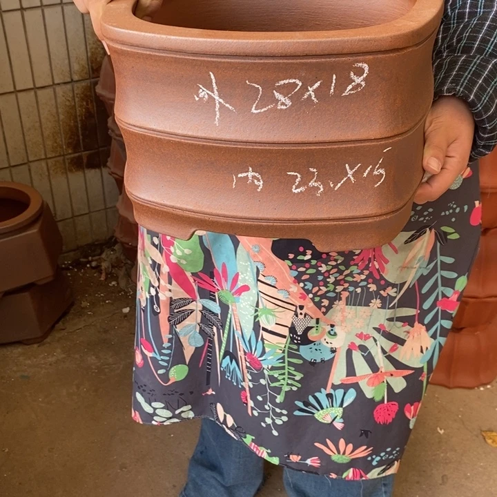 紫砂花盆只顾自己不敢面对
