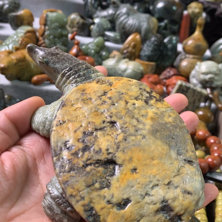 未镶嵌岫岩河磨玉（透闪石质玉）把件