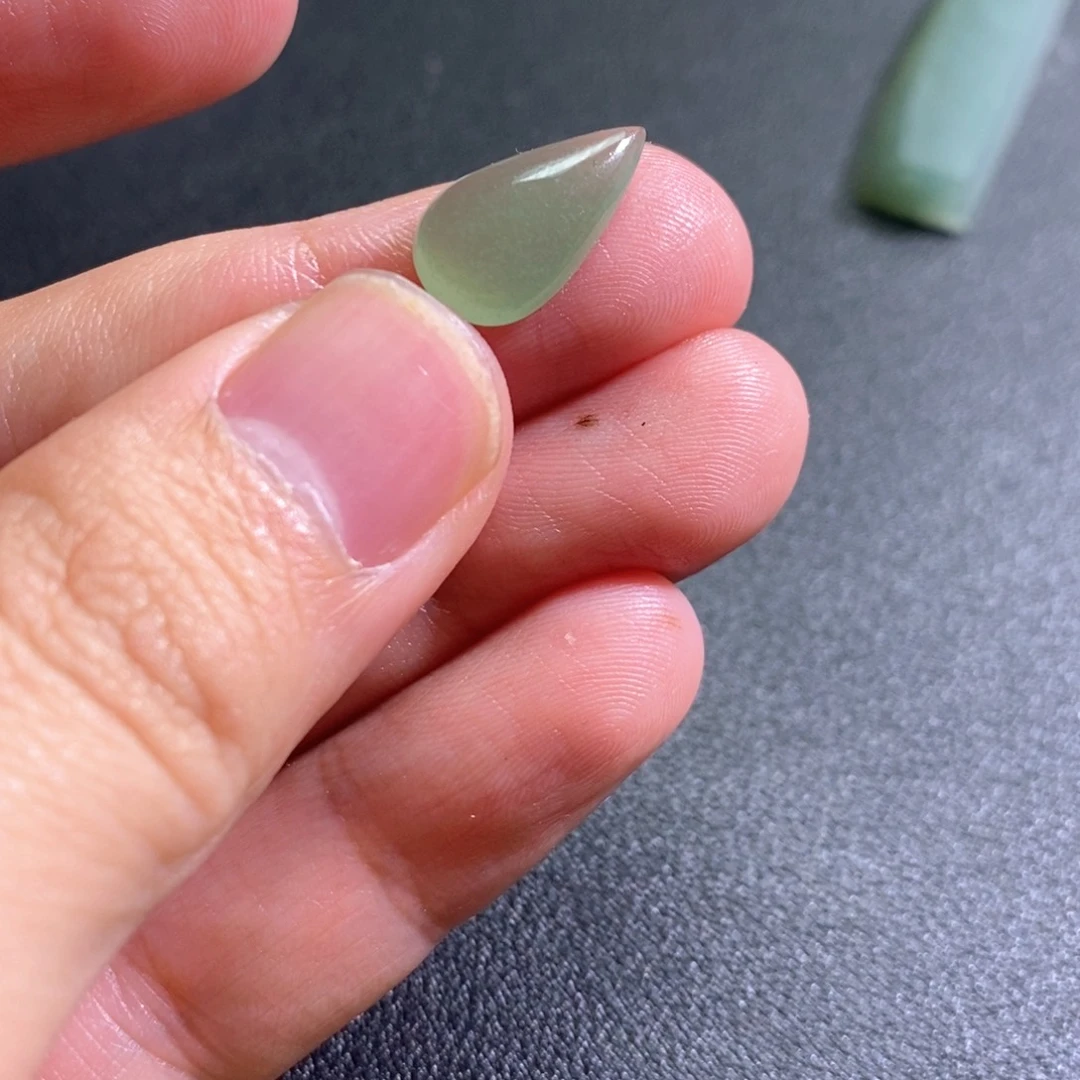 翡翠未镶嵌颈饰定制