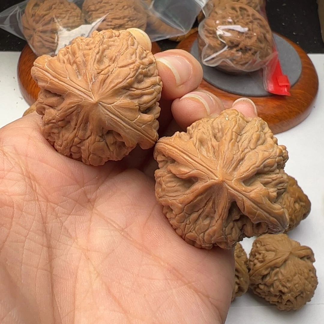 文玩核桃吊坠37虎头王