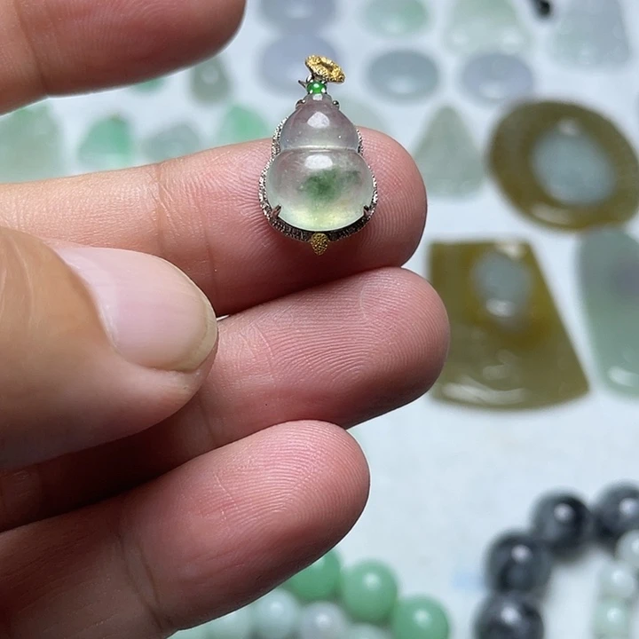 翡翠未镶嵌吊坠(不含链)胡芦挂件