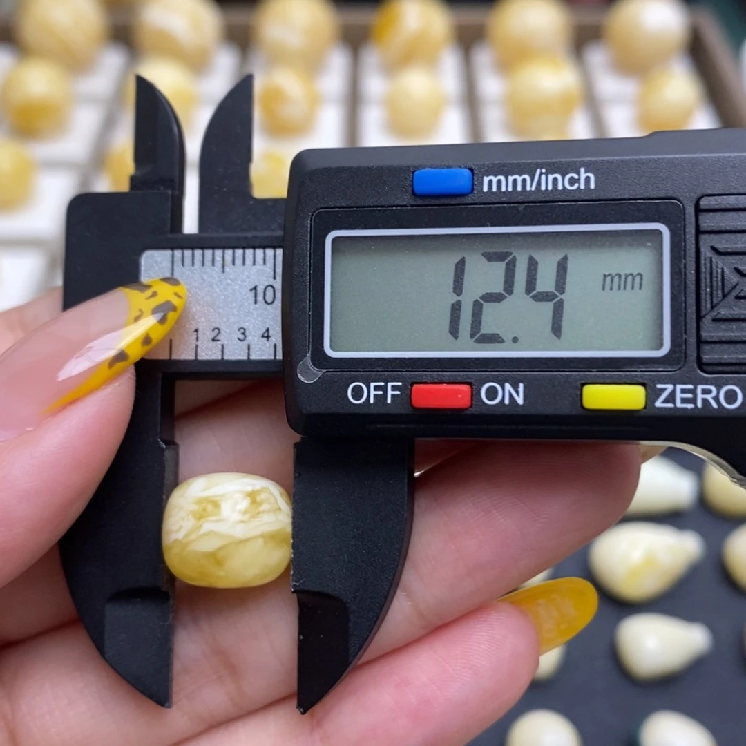 琥珀未镶嵌珠宝奇石