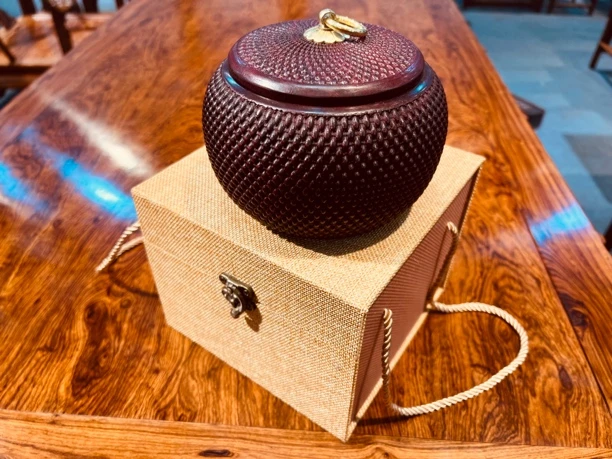 精美紫檀茶叶罐一个