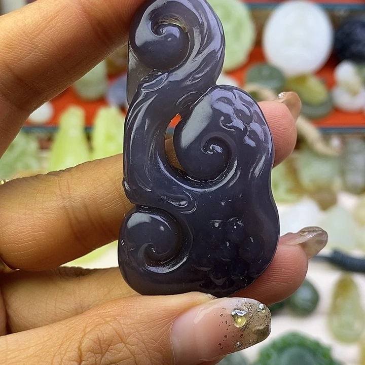 和田玉未镶嵌颈饰烟紫如意吊坠