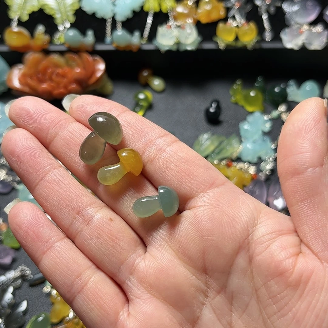 用***3蛇纹石玉未镶嵌耳饰