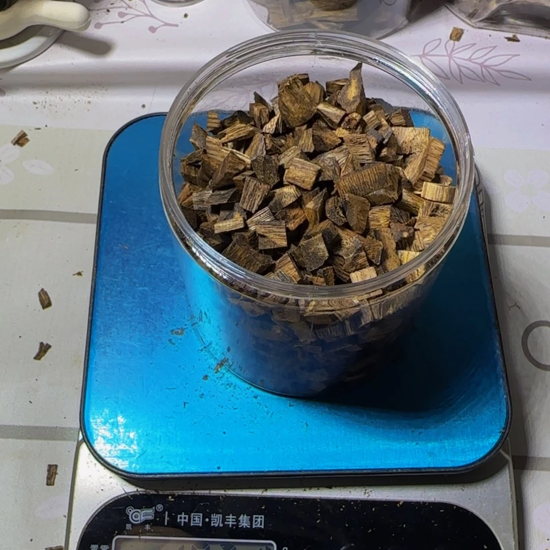沉香碎屑沉香红奇米粒102克