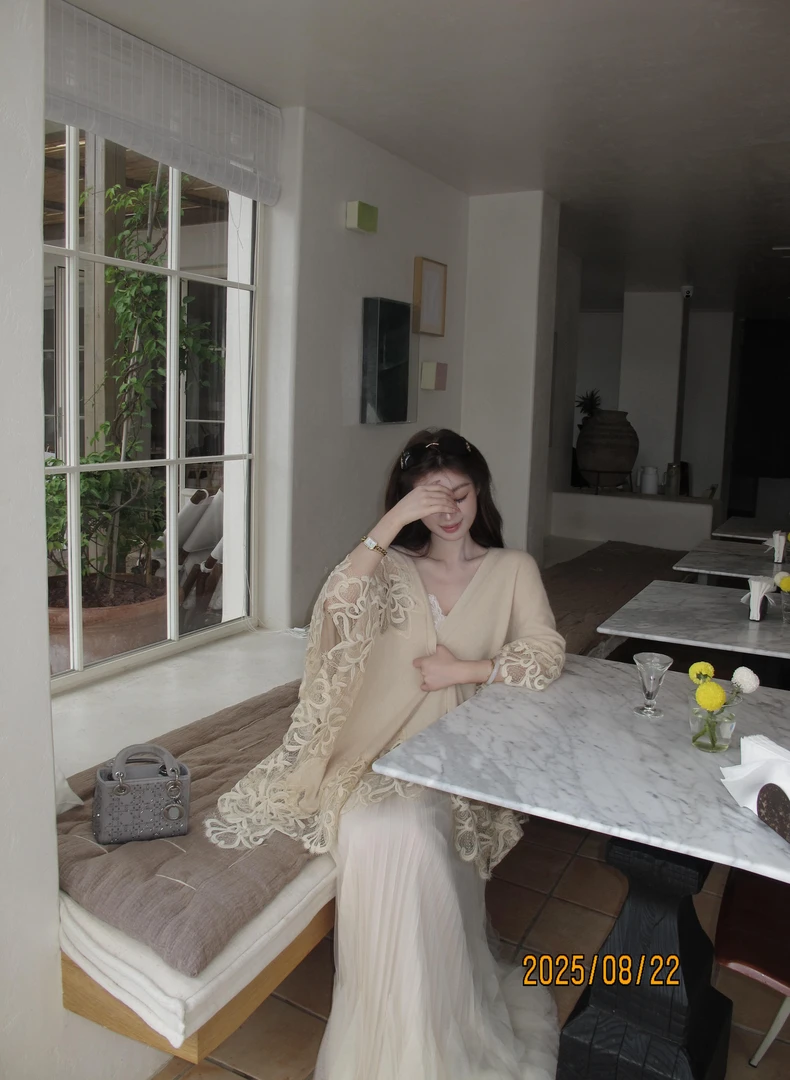 香槟繁花 法式蕾丝边针织吊带内搭+镂空披肩显瘦半身裙三件套装女