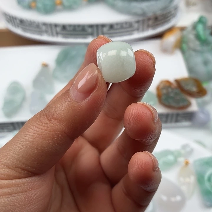 翡翠未镶嵌颈饰纯A