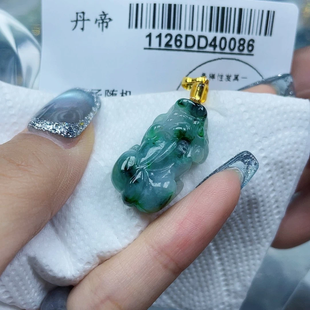 吊坠(不含链)未镶嵌翡翠