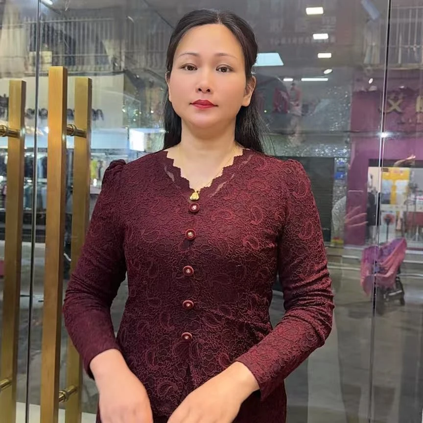 时尚洋气V领蕾丝提花长袖百搭显瘦气质打底上衣