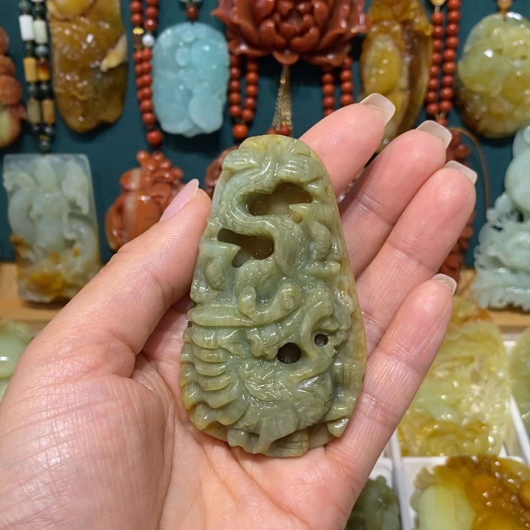 蛇纹石玉未镶嵌颈饰