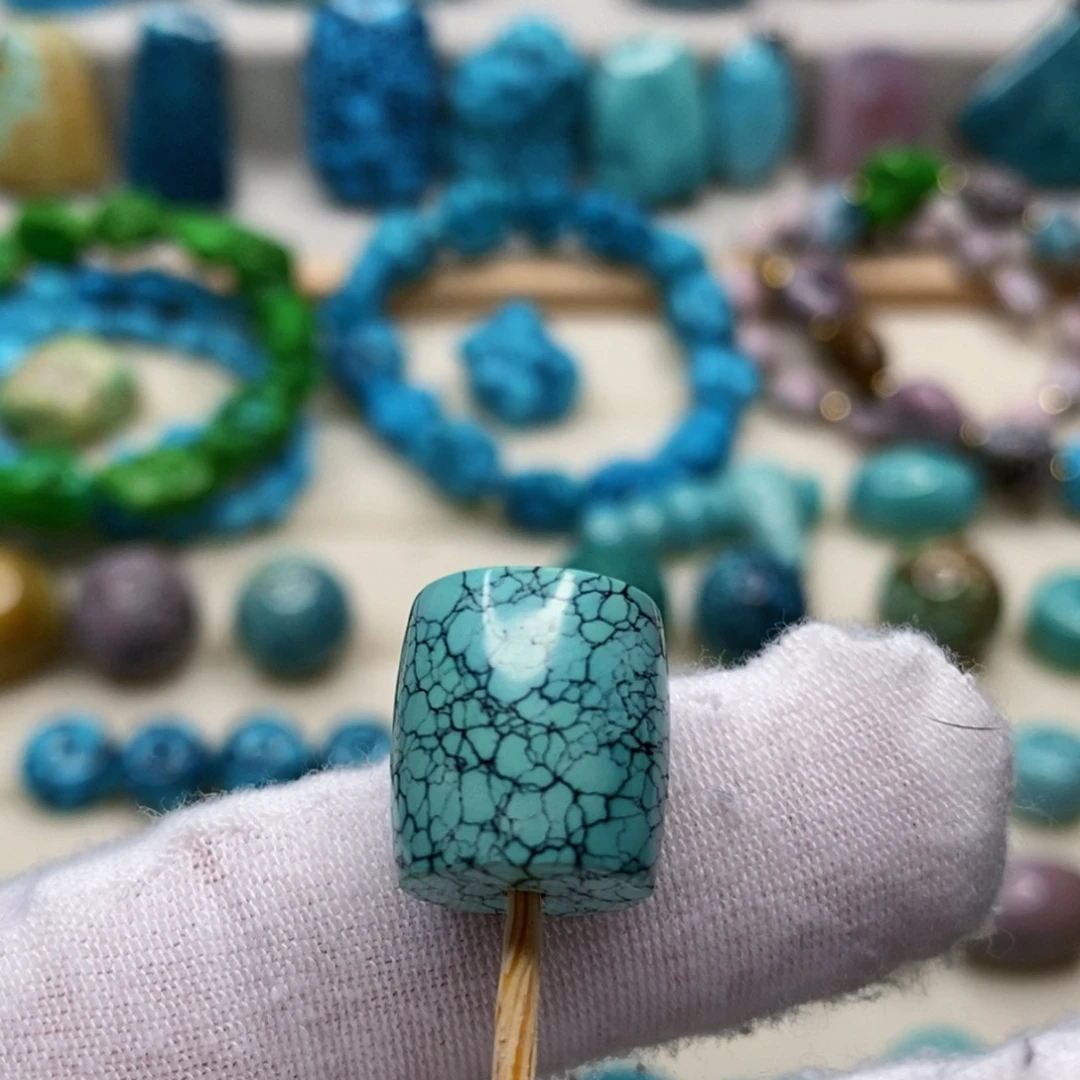 绿松石未镶嵌珠宝奇石